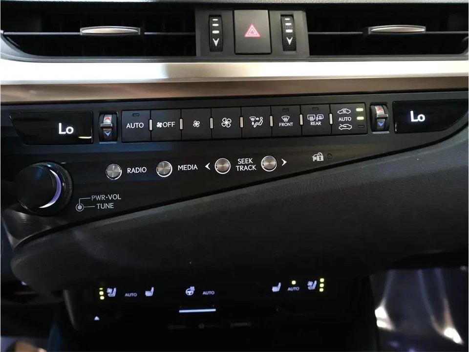 2019 Lexus ES 7th Gen - Image 20 of 31
