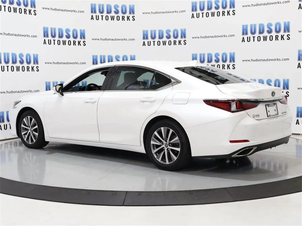 2019 Lexus ES 7th Gen - Image 4 of 31