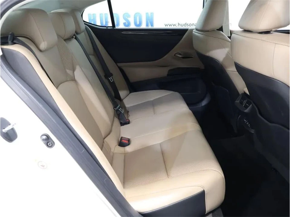 2019 Lexus ES 7th Gen - Image 28 of 31