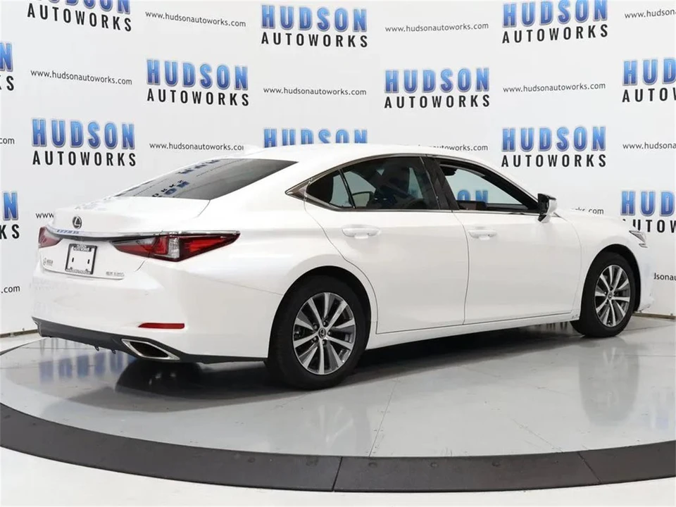 2019 Lexus ES 7th Gen - Image 6 of 31