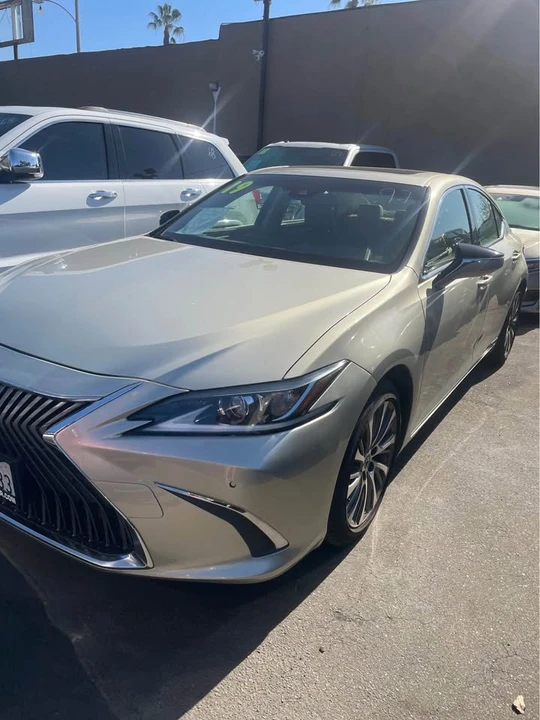 2019 Lexus ES 7th Gen - Image 2 of 2