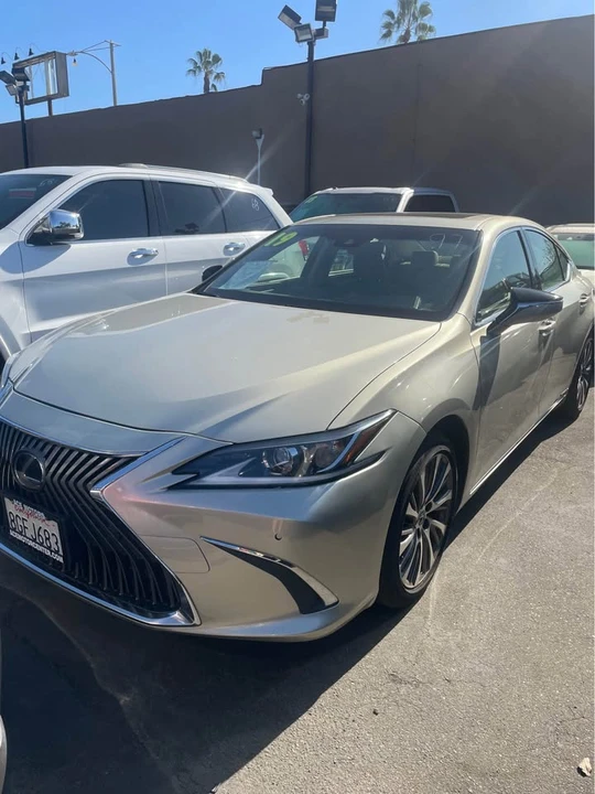 2019 Lexus ES 7th Gen - Image 2 of 2