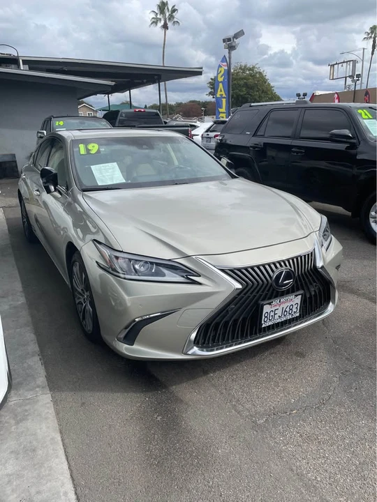 2019 Lexus ES 7th Gen - Image 2 of 4