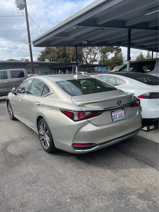 2019 Lexus ES 7th Gen - Image 4 of 4