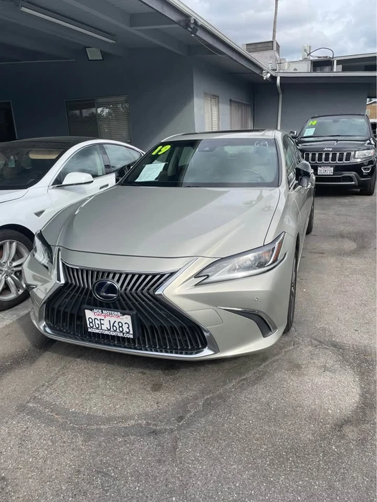 2019 Lexus ES 7th Gen - Image 3 of 4