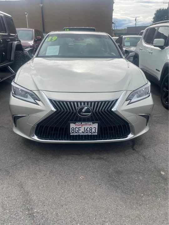 2019 Lexus ES 7th Gen - Image 3 of 3