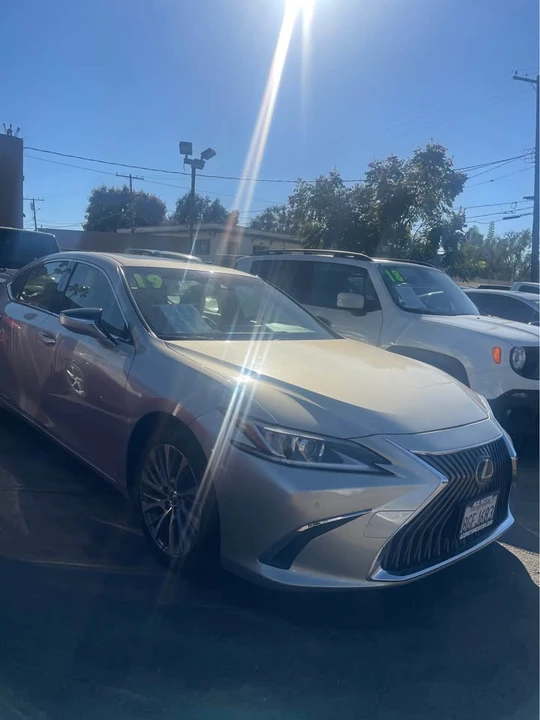 2019 Lexus ES 7th Gen - Image 3 of 3