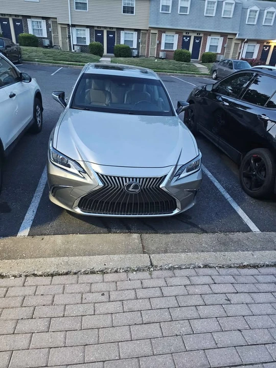 2019 Lexus ES 7th Gen - Image 2 of 12