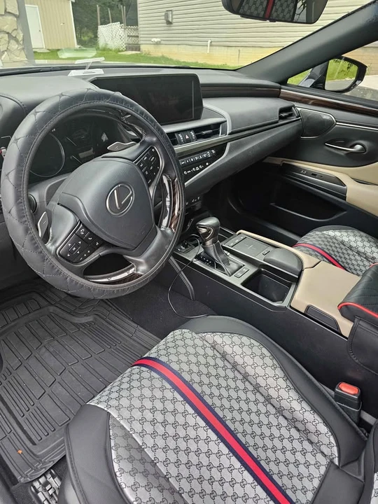 2019 Lexus ES 7th Gen - Image 8 of 12