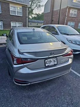 2019 Lexus ES 300h Luxury Sedan