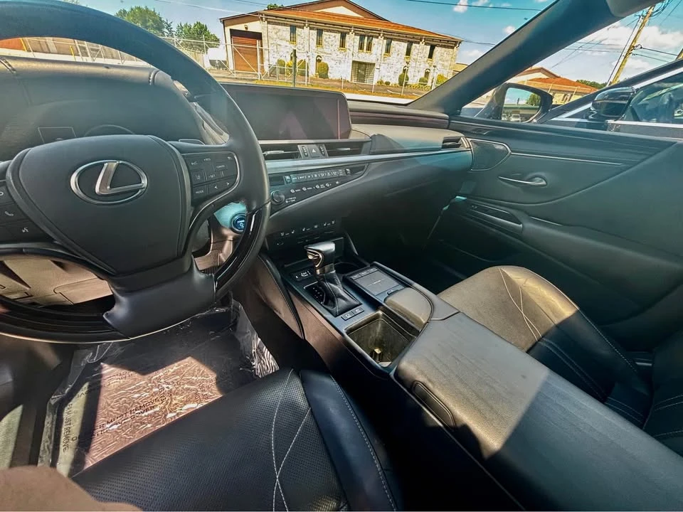 2019 Lexus ES 7th Gen - Image 9 of 9