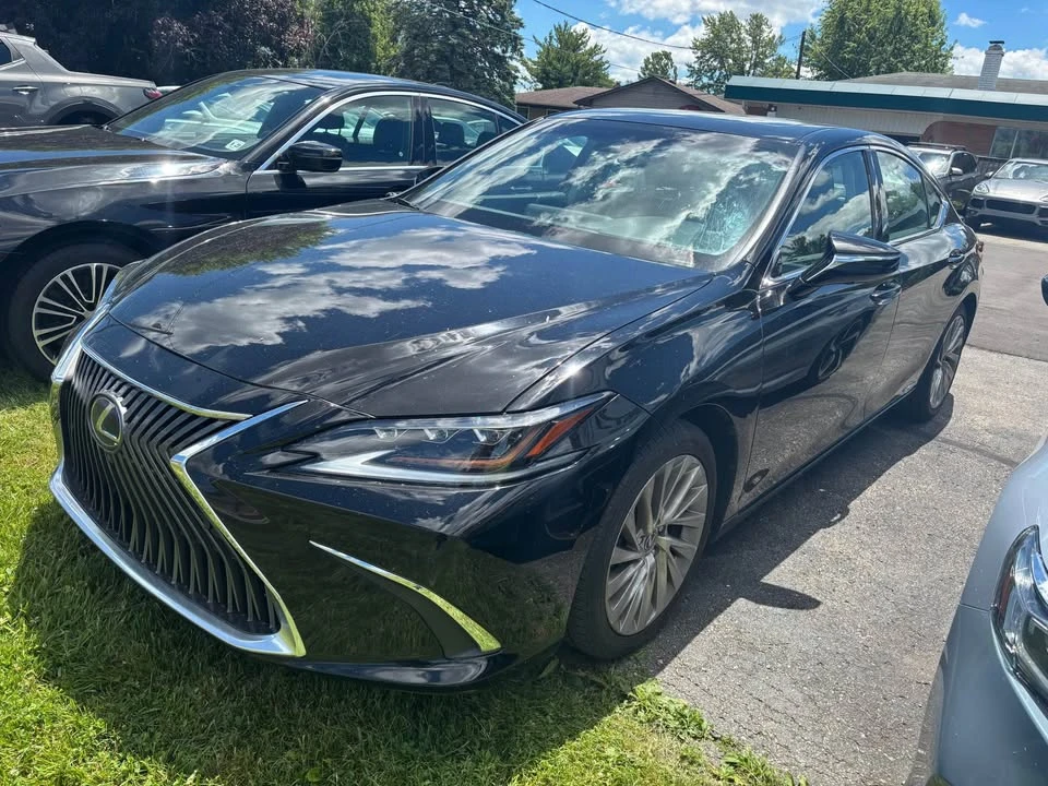 2019 Lexus ES 7th Gen - Image 2 of 9