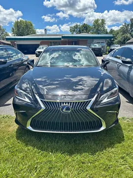 2019 Lexus ES 300h Luxury Sedan 4D