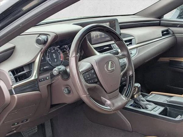 2019 Lexus ES 7th Gen - Image 9 of 21