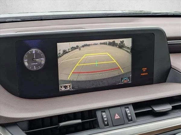 2019 Lexus ES 7th Gen - Image 12 of 21