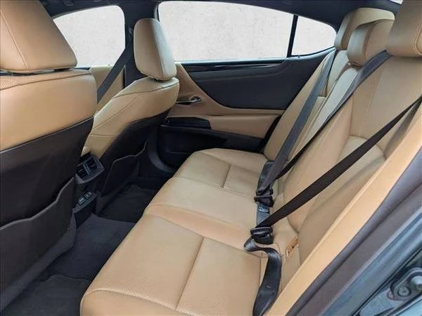 2019 Lexus ES 7th Gen - Image 19 of 21