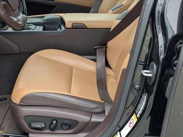 2019 Lexus ES 7th Gen - Image 16 of 21