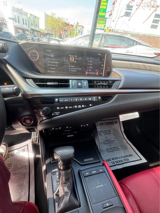 2019 Lexus ES 7th Gen - Image 12 of 15