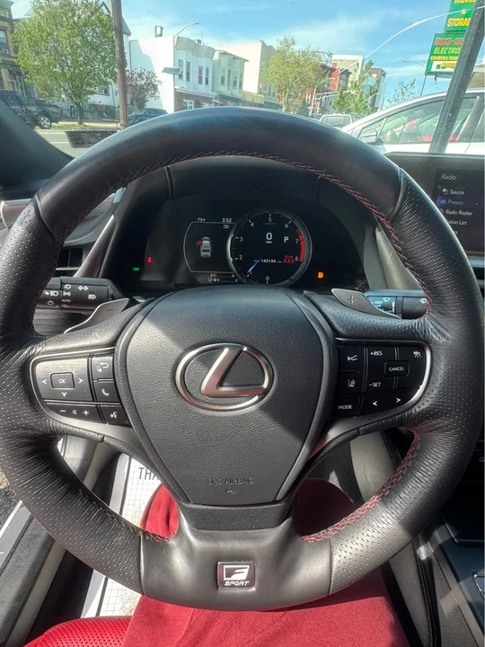2019 Lexus ES 7th Gen - Image 13 of 15