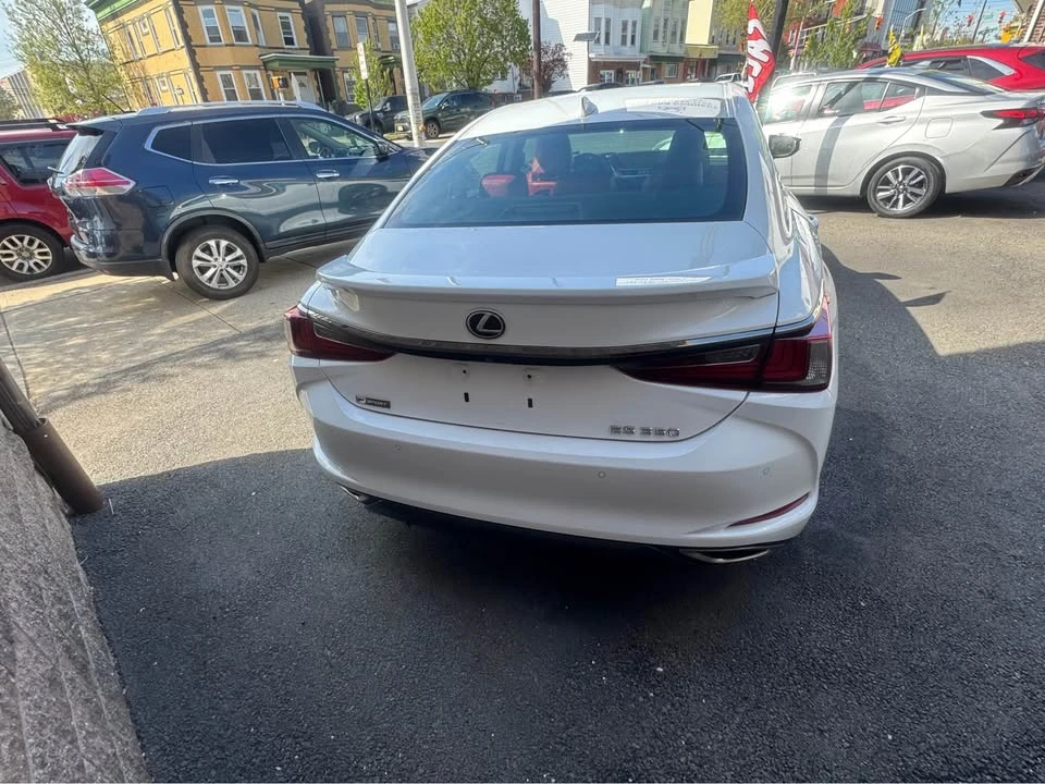 2019 Lexus ES 7th Gen - Image 5 of 15