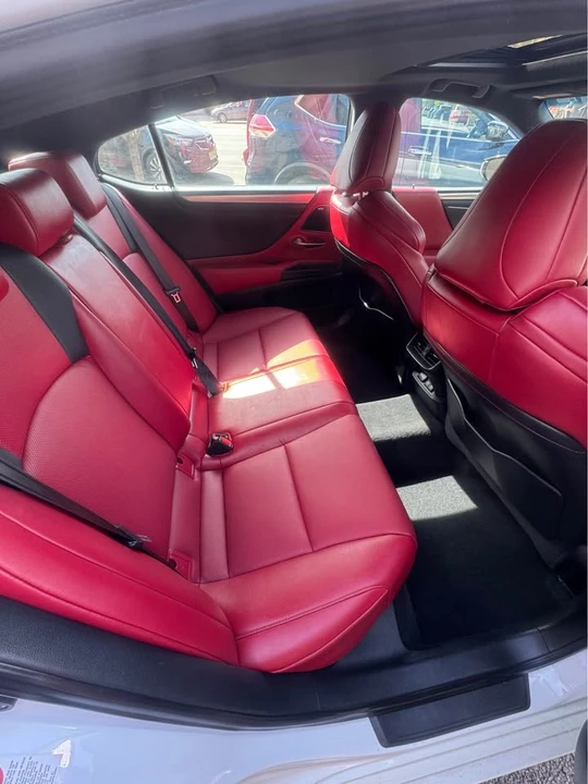 2019 Lexus ES 7th Gen - Image 10 of 15