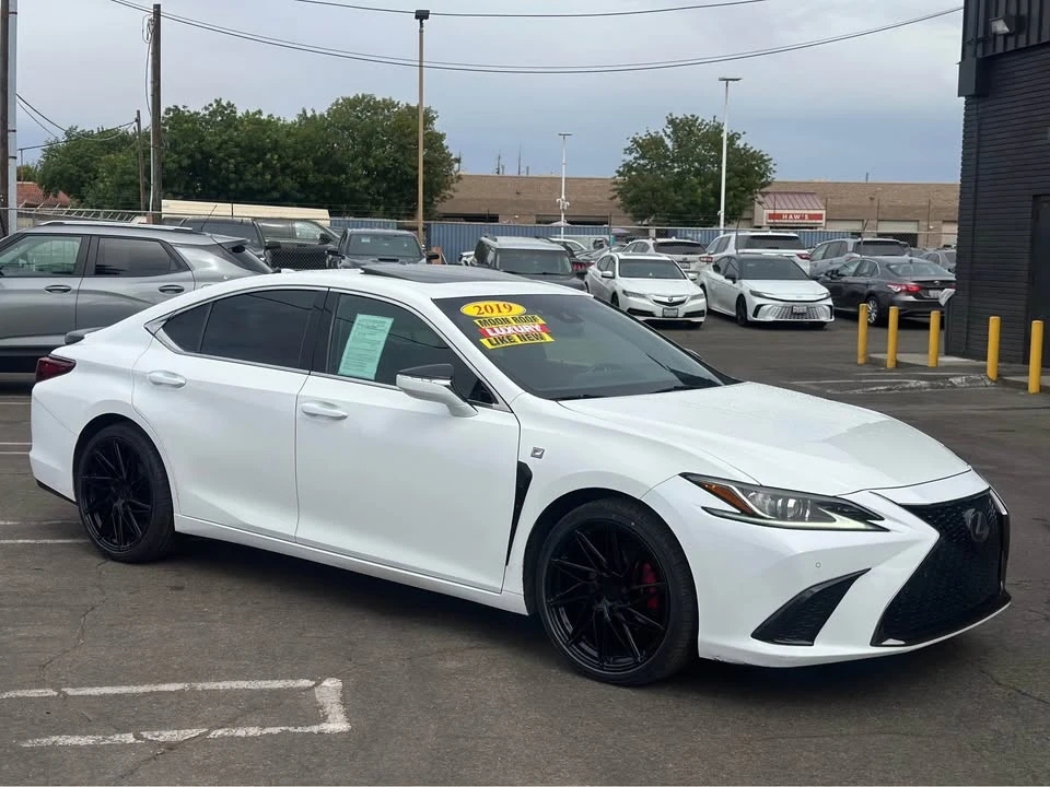 2019 Lexus ES 7th Gen - Image 3 of 10