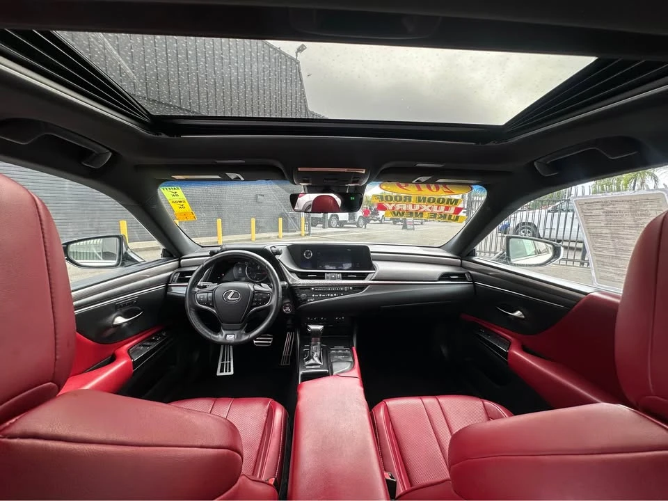 2019 Lexus ES 7th Gen - Image 8 of 10
