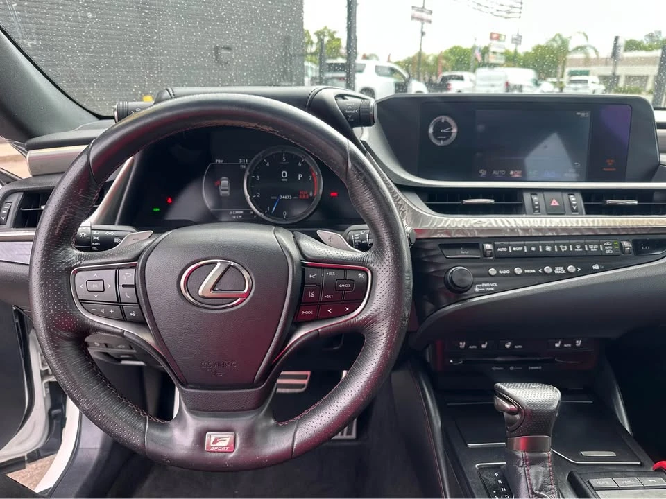 2019 Lexus ES 7th Gen - Image 10 of 10