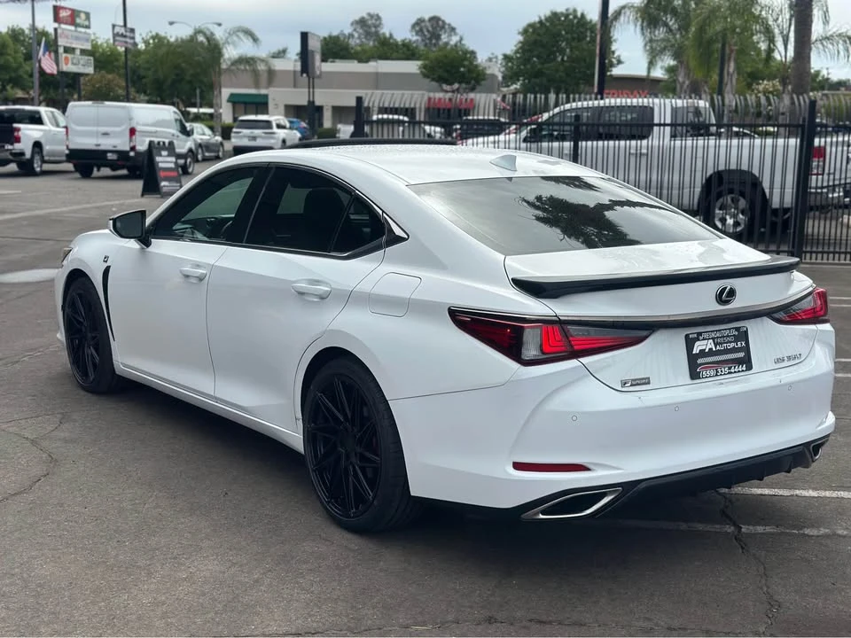 2019 Lexus ES 7th Gen - Image 6 of 10