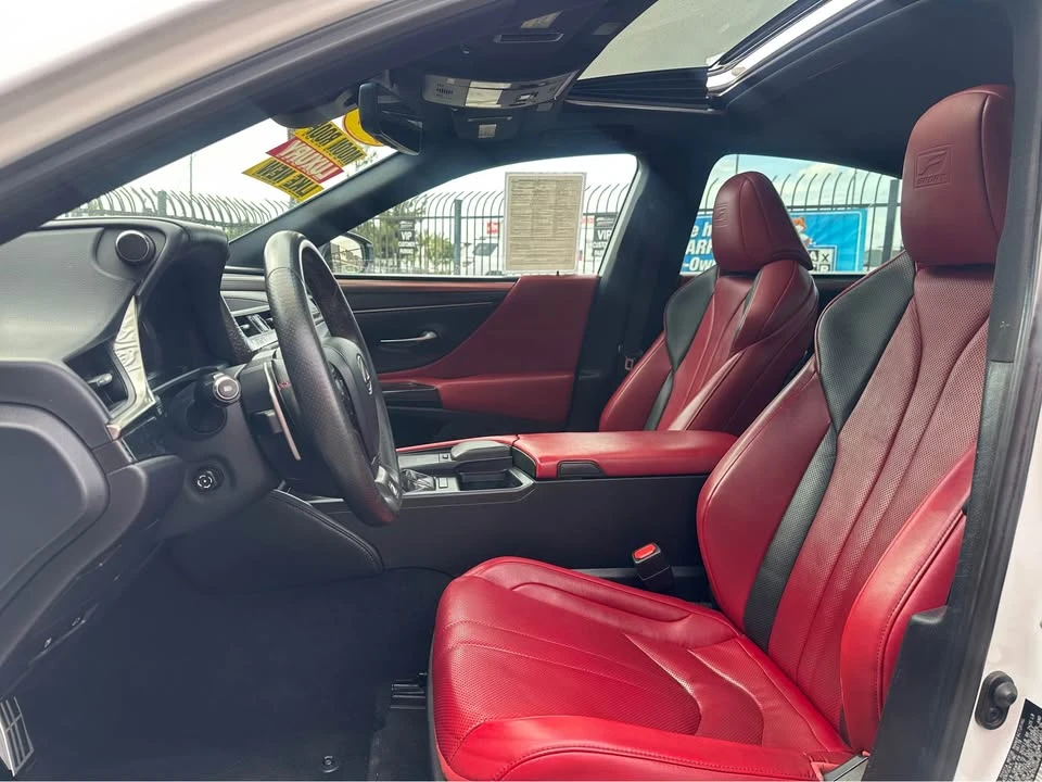 2019 Lexus ES 7th Gen - Image 9 of 10