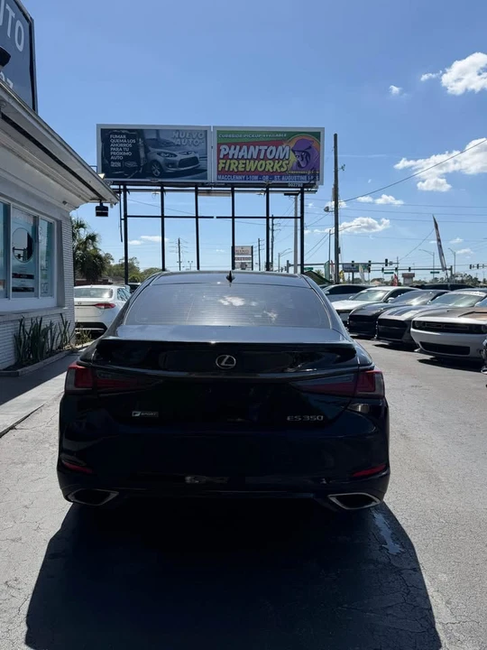 2019 Lexus ES 7th Gen - Image 5 of 13