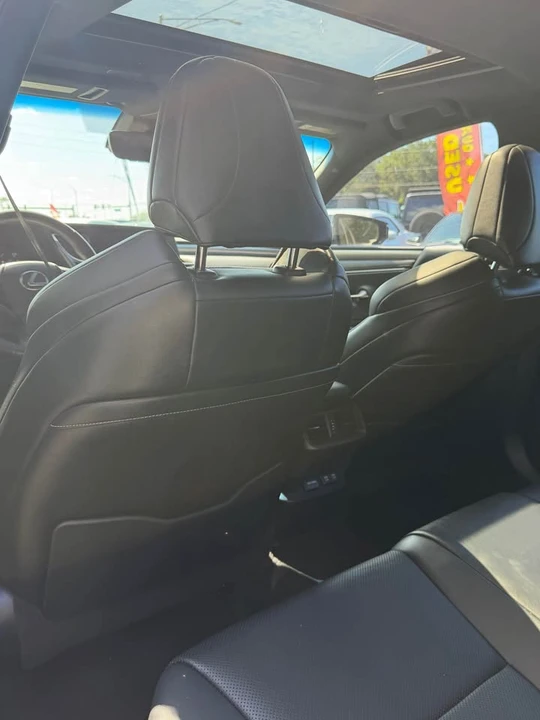 2019 Lexus ES 7th Gen - Image 11 of 13