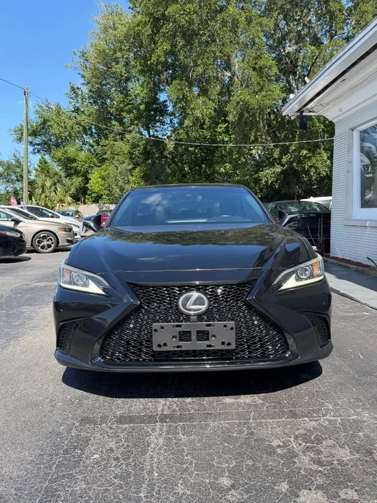 2019 Lexus ES 7th Gen - Image 2 of 13