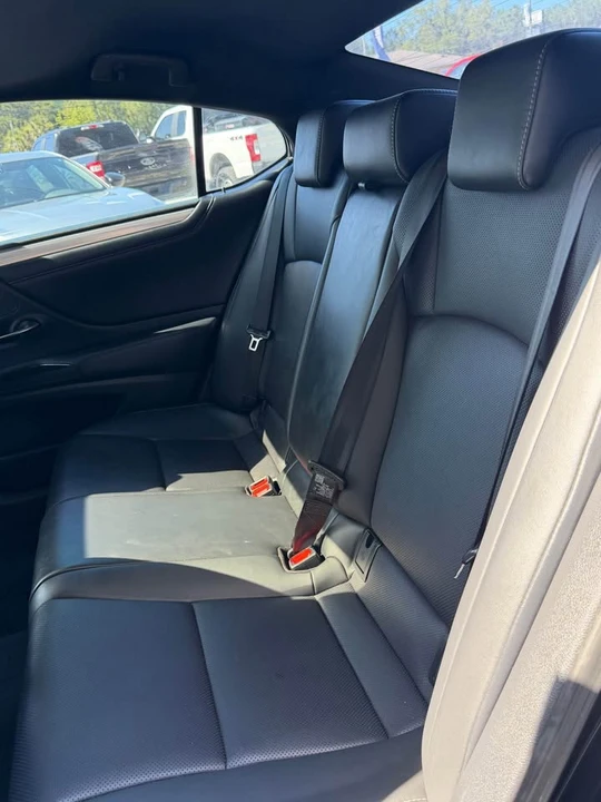 2019 Lexus ES 7th Gen - Image 12 of 13