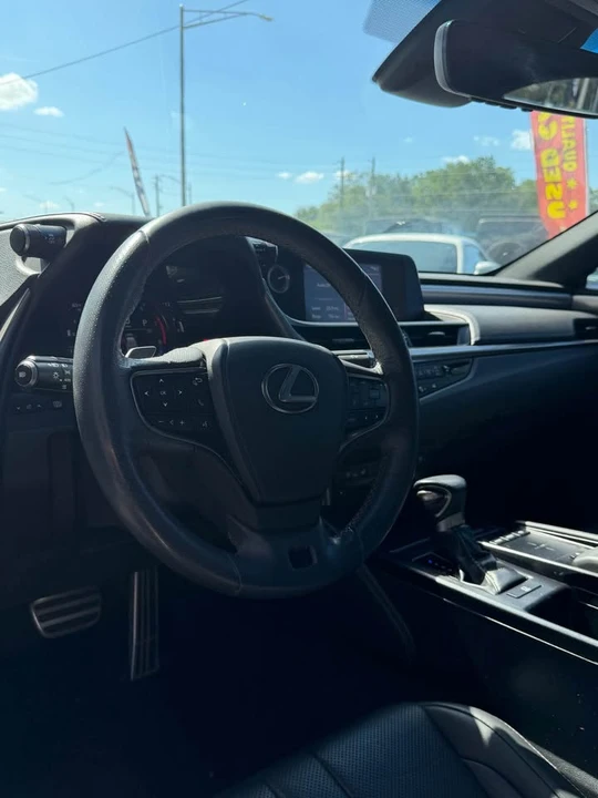 2019 Lexus ES 7th Gen - Image 8 of 13