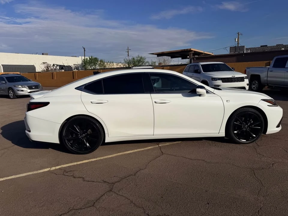 2019 Lexus ES 7th Gen - Image 3 of 12
