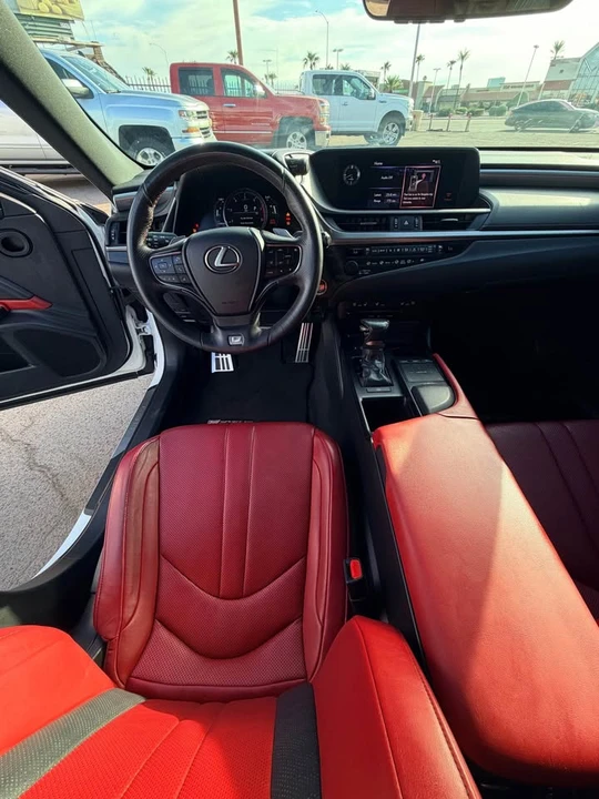 2019 Lexus ES 7th Gen - Image 11 of 12