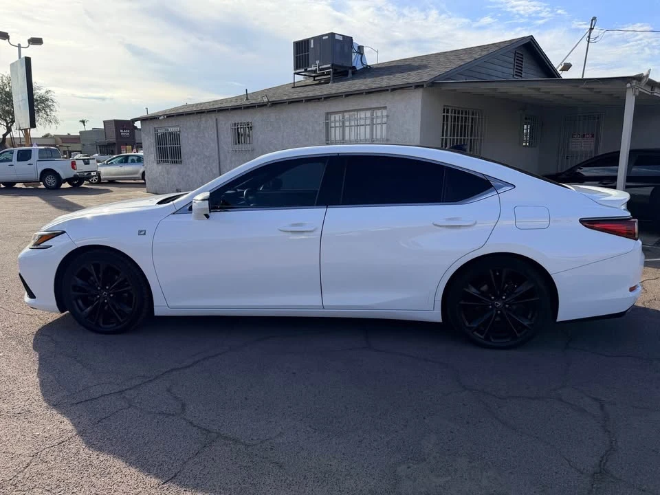 2019 Lexus ES 7th Gen - Image 2 of 12