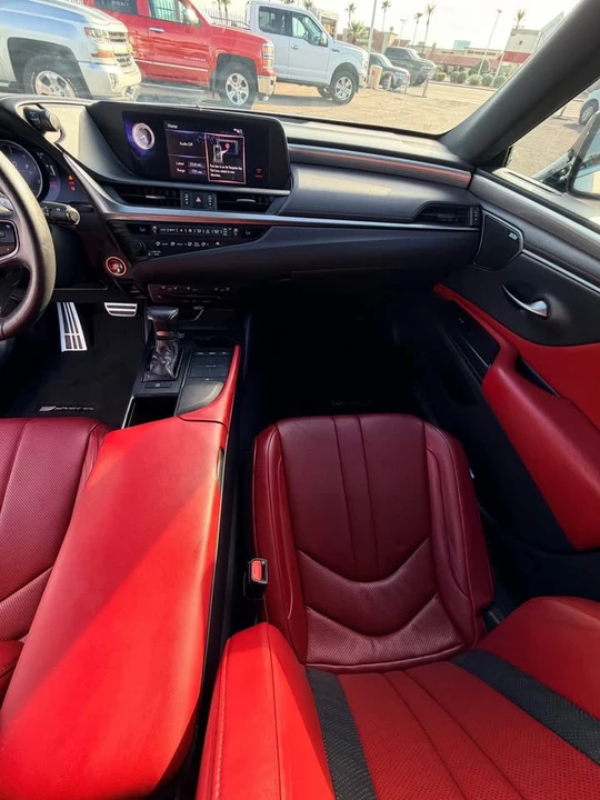 2019 Lexus ES 7th Gen - Image 12 of 12