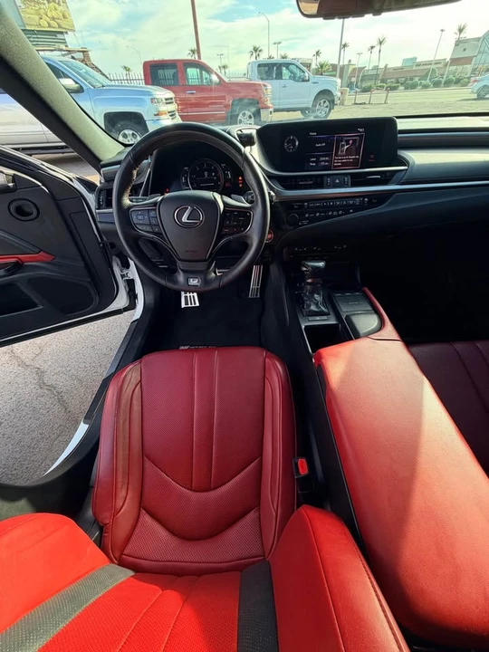 2019 Lexus ES 7th Gen - Image 10 of 12