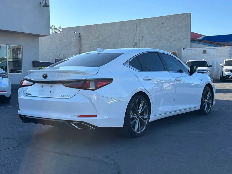 2019 Lexus ES 7th Gen - Image 3 of 18