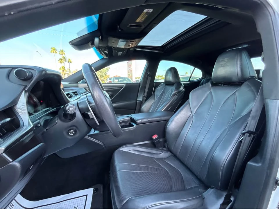 2019 Lexus ES 7th Gen - Image 15 of 18