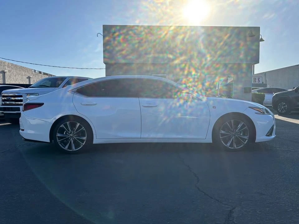 2019 Lexus ES 7th Gen - Image 2 of 18
