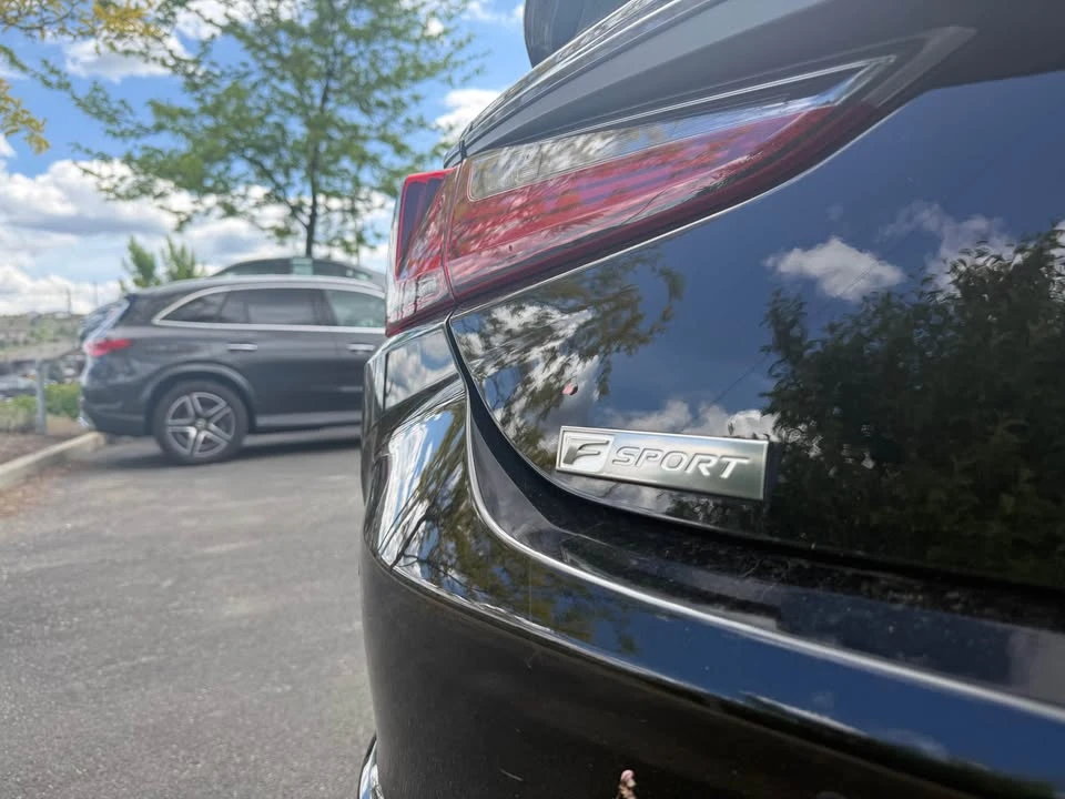 2019 Lexus ES 7th Gen - Image 6 of 12