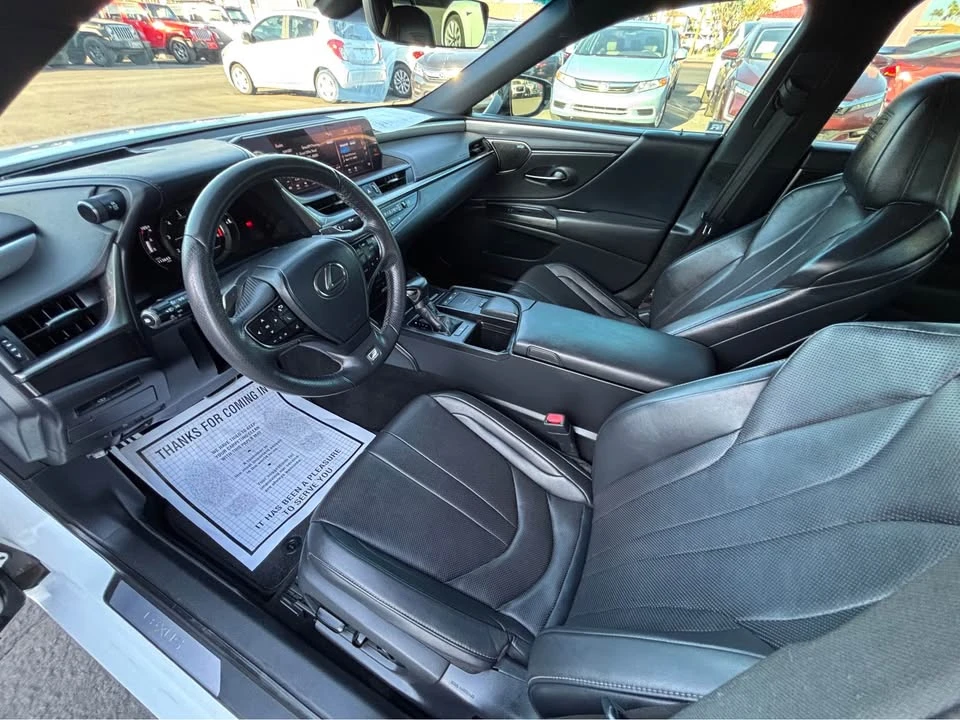 2019 Lexus ES 7th Gen - Image 12 of 18