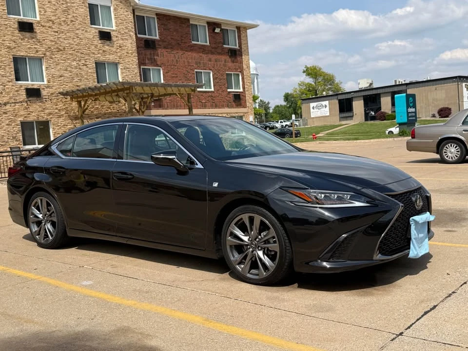 2019 Lexus ES 7th Gen - Image 2 of 10