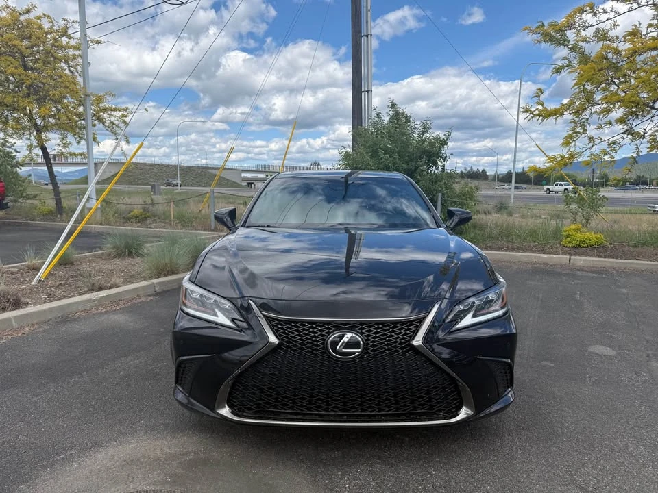2019 Lexus ES 7th Gen - Image 2 of 12