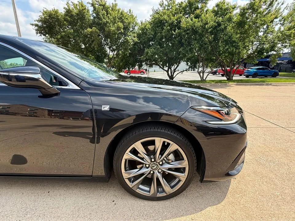 2019 Lexus ES 7th Gen - Image 8 of 10