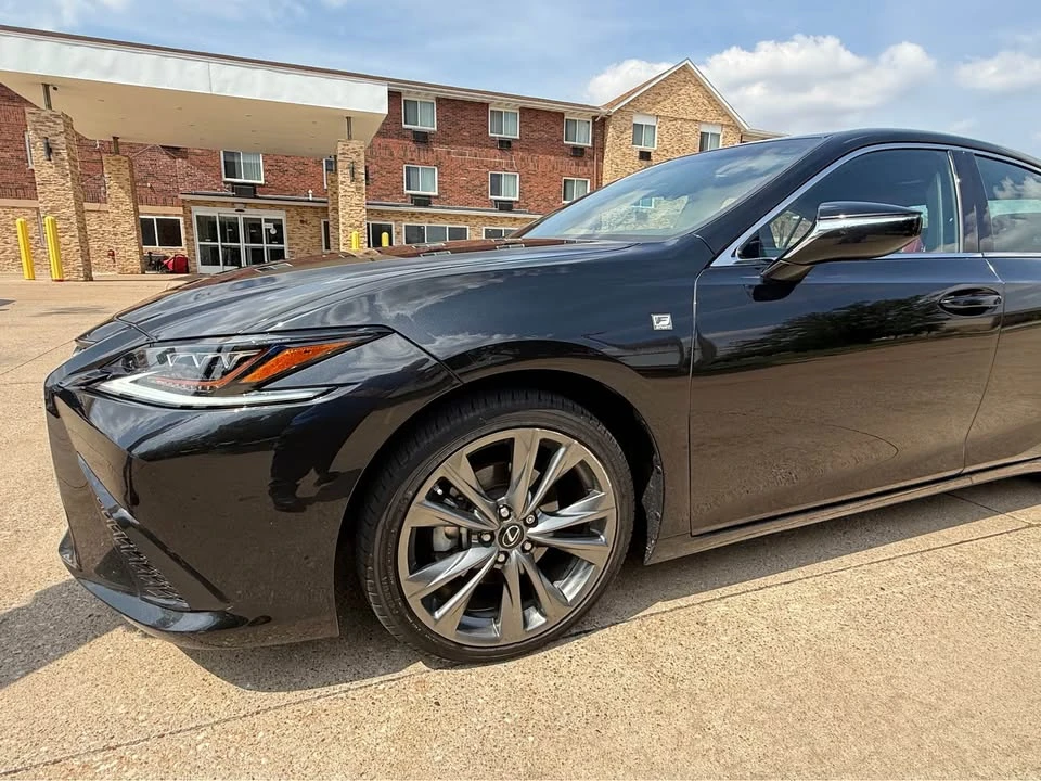 2019 Lexus ES 7th Gen - Image 9 of 10