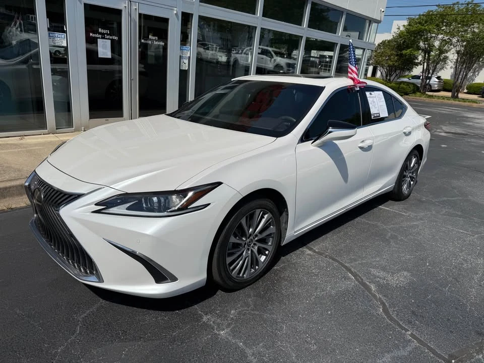 2019 Lexus ES 7th Gen - Image 2 of 13